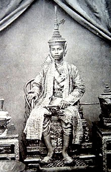 Rei Rama V durante sua primeira cerimônia de coroação