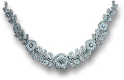 Réplica de colar de esmeraldas e diamantes Cartier