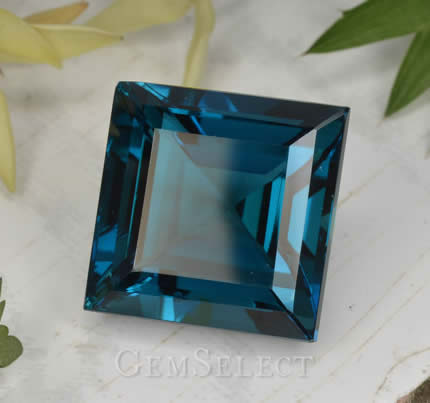 Pedra preciosa topázio azul