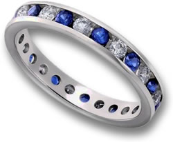 Anel Eternity com safira azul e diamante Channel-Set