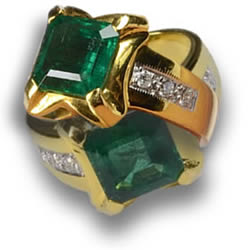 Anéis de esmeralda com detalhes em diamante