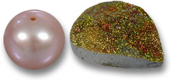 Pedras preciosas de pérola rosa e pirita arco-íris