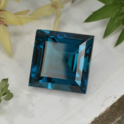 Pedra preciosa de topázio azul irradiada
