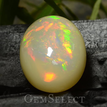 Cabochão de pedra preciosa de opala
