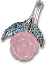 Pingente de flor de quartzo rosa esculpido
