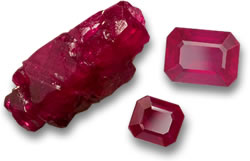 Pedras preciosas de rubi ásperas e facetadas
