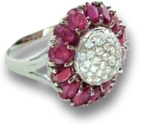 Anel de coquetel com flor de rubi e diamante
