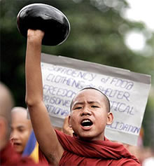Monges birmaneses recusando esmolas!