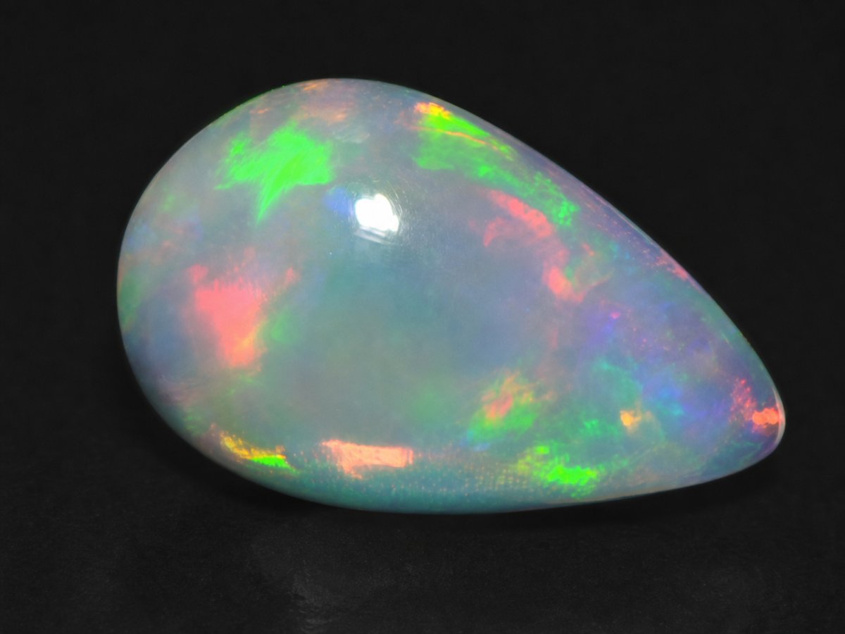 Visão aproximada de gemas de opala australiana natural.