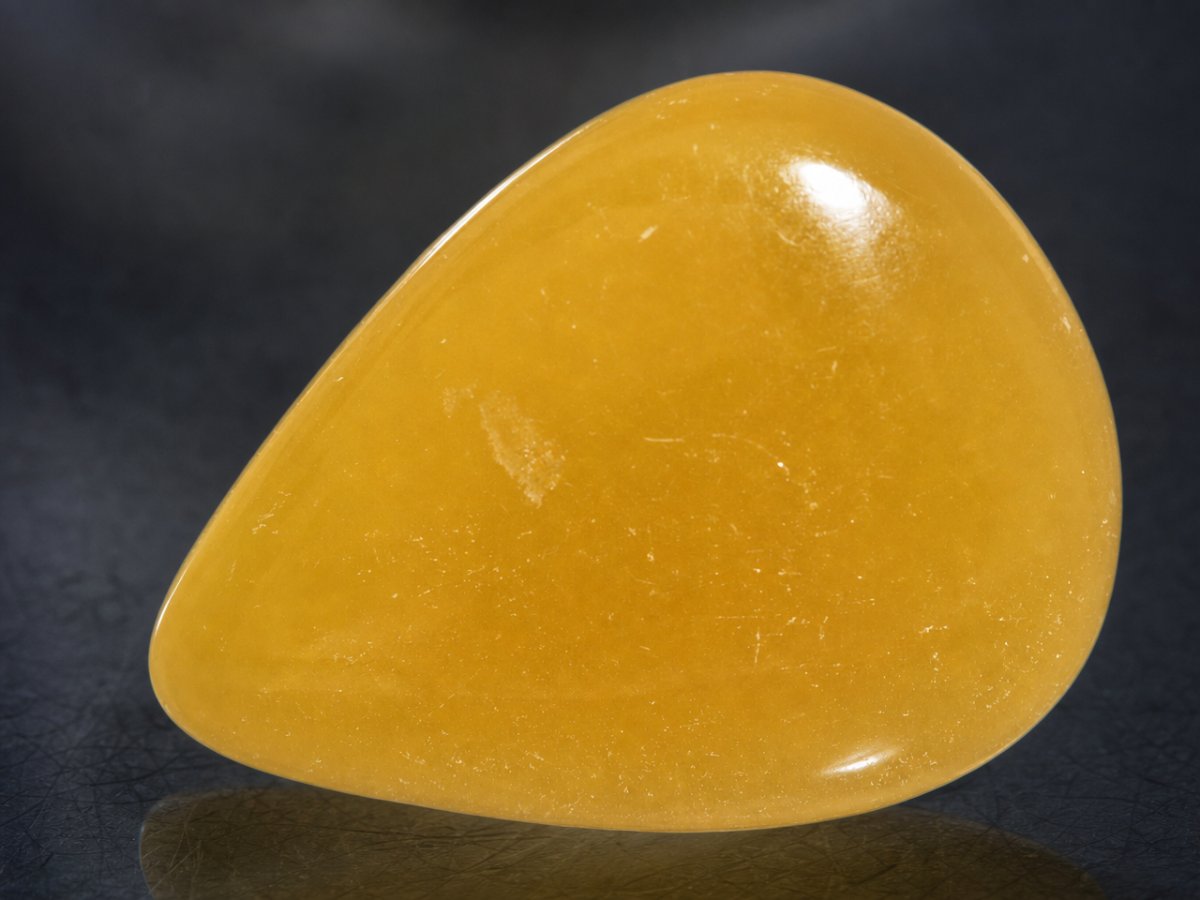 Visão aproximada de gemas de calcita natural.