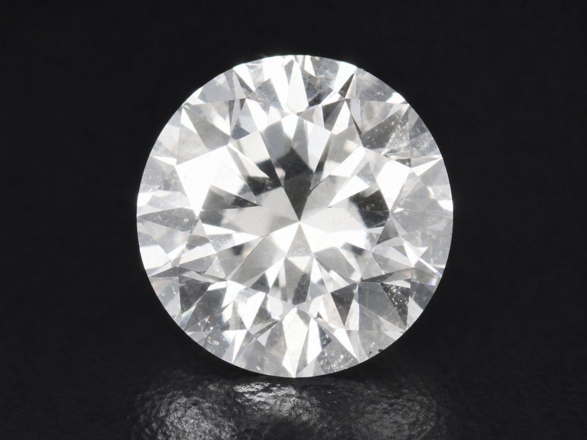 Visão aproximada de gemas de diamante naturais.