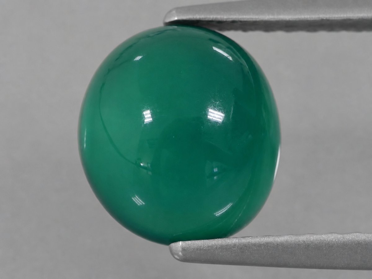 Visão aproximada de gemas de ágata verde natural.