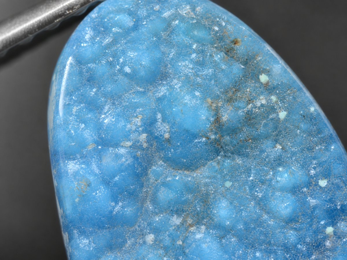 Visão aproximada de gemas naturais de drusa de hemimorfita.