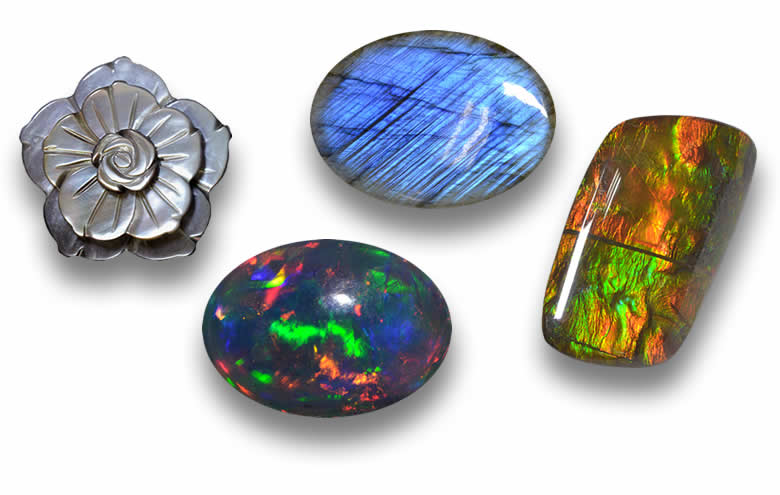 Gemas iridescentes com jogo de cores e brilho.