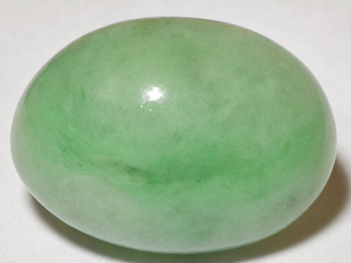 Visão aproximada de gemas de jade naturais.