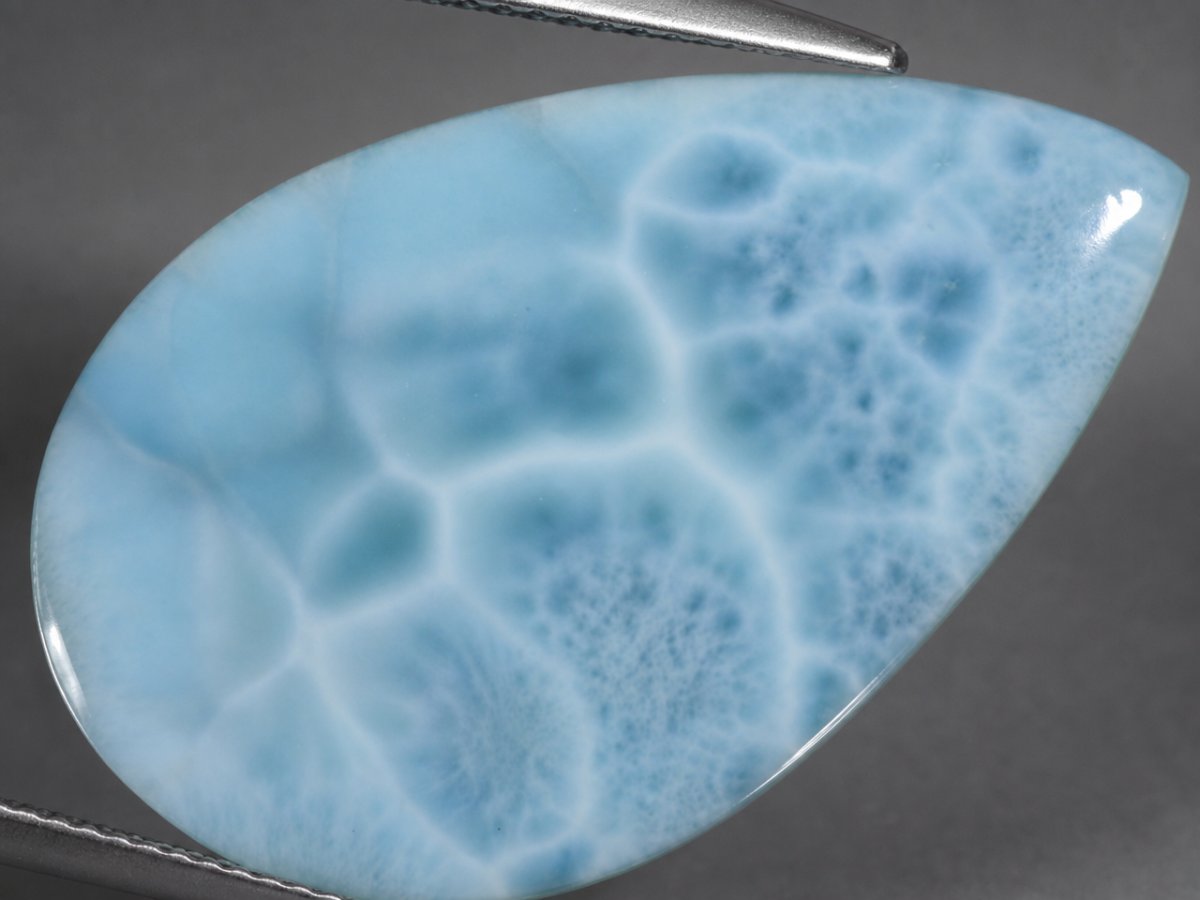 Visão aproximada de gemas naturais de Larimar.