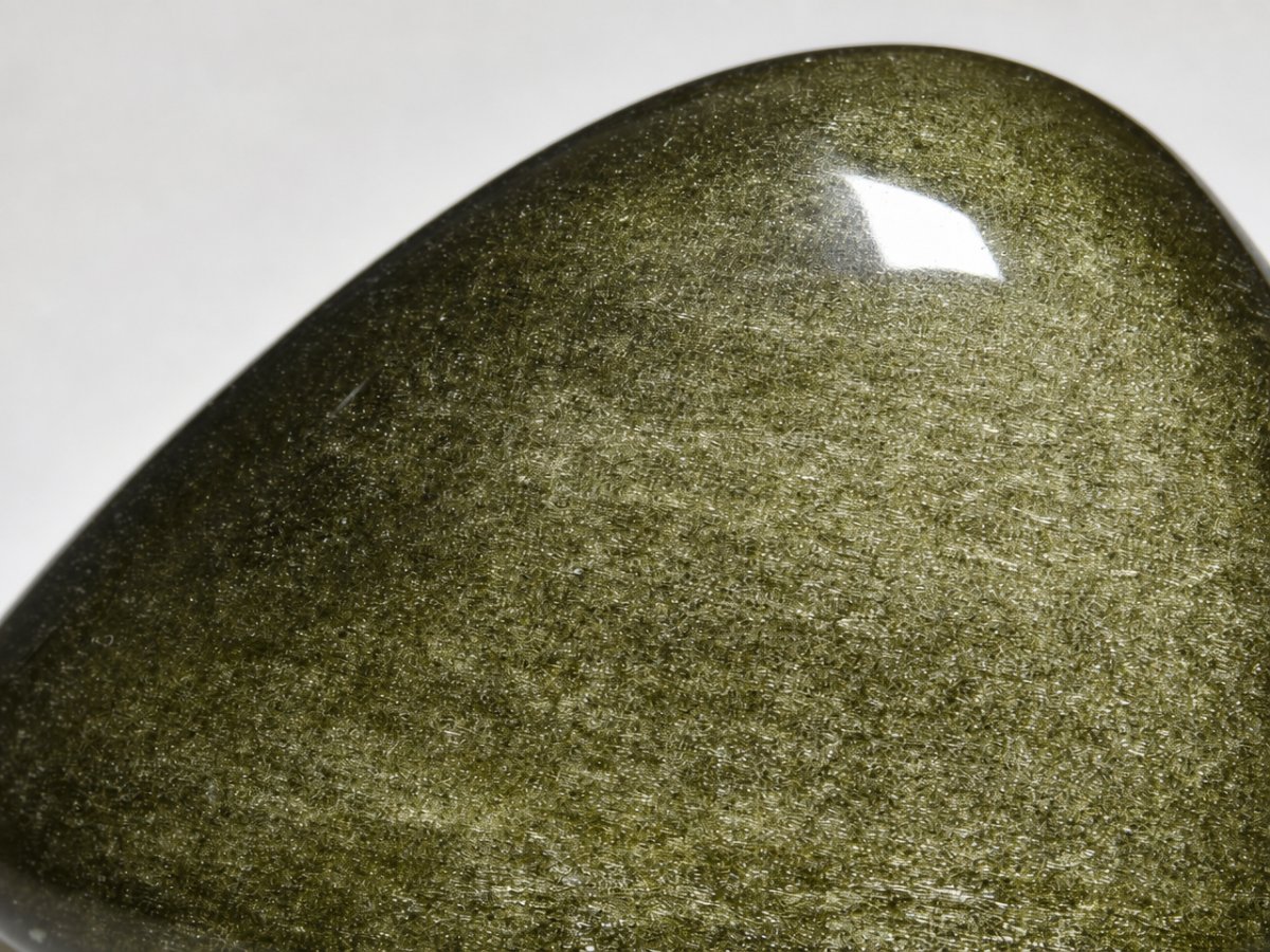 Visão aproximada de gemas de obsidiana natural.
