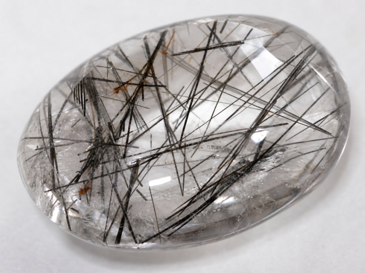 Visão aproximada de gemas de quartzo rutilo natural.