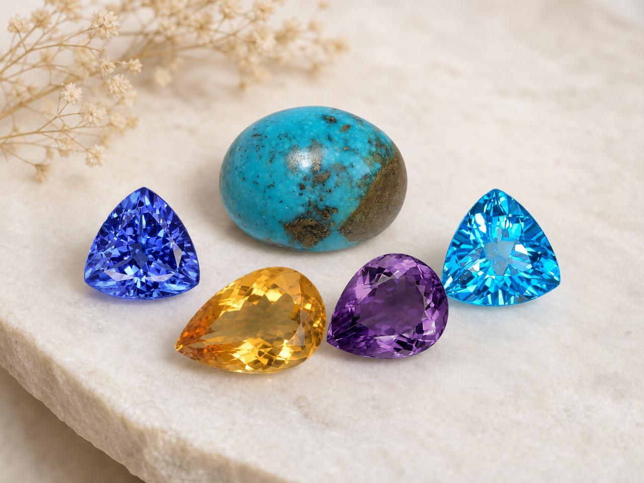 Pedras de nascimento soltas do signo de Sagitário nas cores azul, turquesa e dourado.