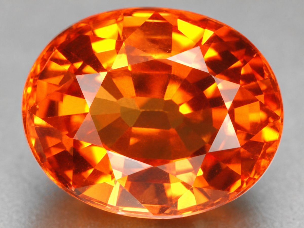 Visão aproximada de gemas de safira Songea naturais.