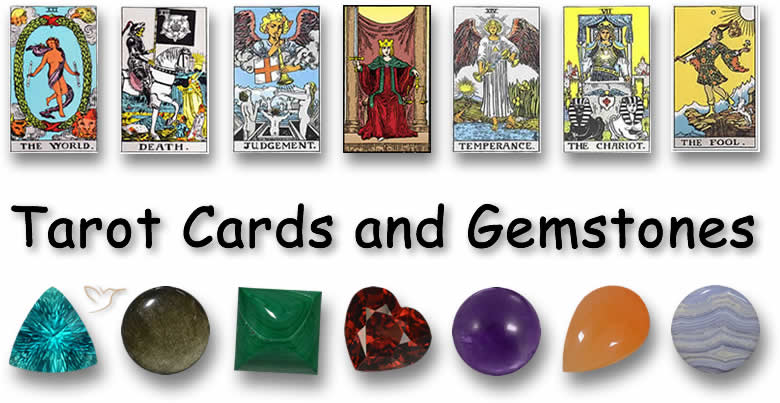 Cartas de tarô e pedras preciosas