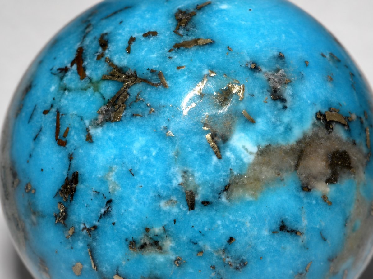 Visão aproximada de gemas de turquesa naturais.