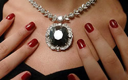 O diamante preto Orlov com colar