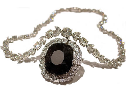 O diamante preto Orlov com colar