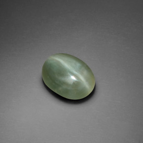 Actinolite cat's eye verde natural 2,21ct, corte oval, transparente