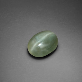 Actinolite cat's eye verde natural 2,21ct, corte oval, transparente