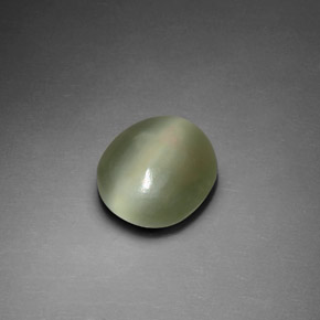 Actinolite cat's eye verde natural 2,33ct, corte oval, transparente