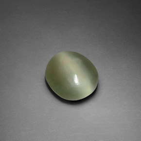 Actinolite cat's eye verde natural 2,33ct, corte oval, transparente