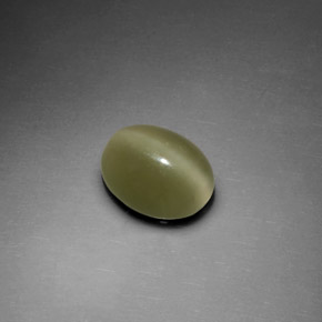 Actinolite cat's eye verde natural 1,97ct, corte oval, transparente