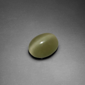 Actinolite cat's eye verde natural 1,97ct, corte oval, transparente