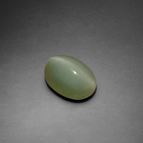 Actinolite cat's eye verde natural 2,22ct, corte oval, transparente