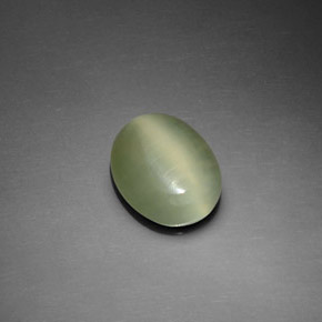 Actinolite cat's eye verde natural 2,20ct, corte oval, transparente