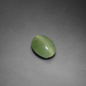 Actinolita olho de gato verde natural 0,91ct, corte oval, transparente