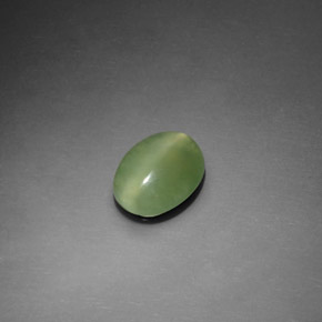 Actinolita olho de gato verde natural 0,91ct, corte oval, transparente