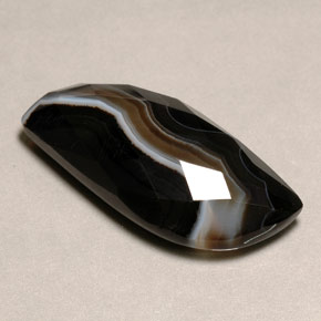 Ágata multicolorido natural 26,82ct, forma extravagante, opaco