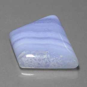 Ágata violeta natural 48,95ct, forma extravagante, translúcido