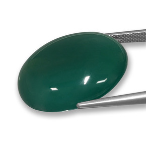 Ágata verde natural 42,59ct, corte oval, translúcido