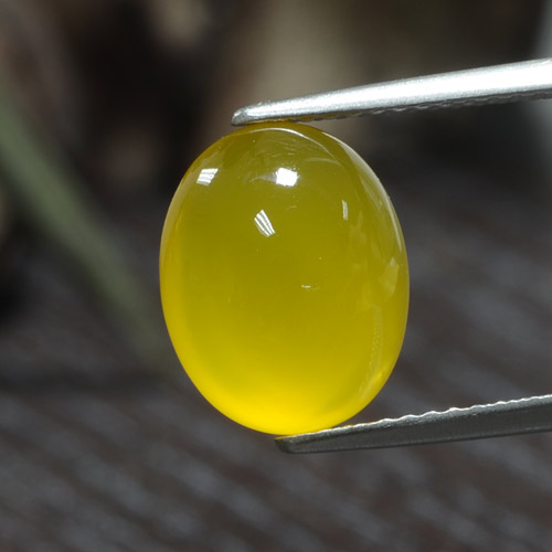 Ágata Amarelo claro mel Natural 3.84ct, Corte Oval, Translúcido