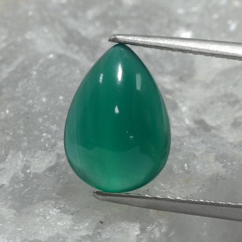 Ágata verde natural 2,66ct, formato de pêra, translúcido