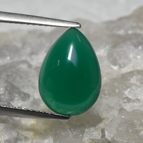Ágata verde natural 3,14ct, formato de pêra, translúcido