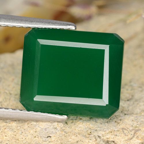 Ágata Verde médio Natural 4.92ct, Corte Esmeralda, Translúcido