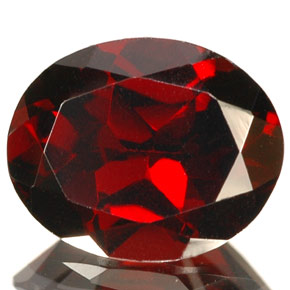 Granada Almandina Vermelho escuro Natural 3.01ct, Corte Oval, VS