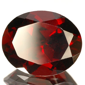 Granada Almandina Vermelho escuro Natural 3.01ct, Corte Oval, VS