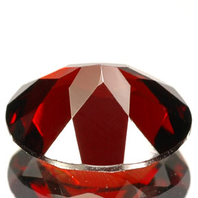 Granada Almandina Vermelho escuro Natural 3.01ct, Corte Oval, VS