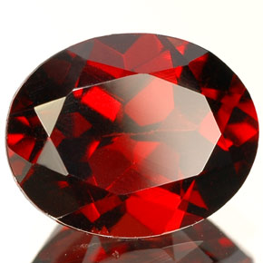 Granada Almandina Vermelho Natural 3.41ct, Corte Oval, VS