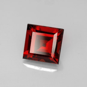 Granada almandina vermelho natural 1,19ct, quadrado, VS